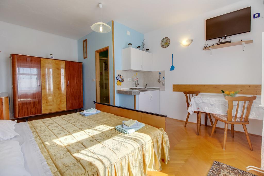 Apartment Agava Miholascica エクステリア 写真